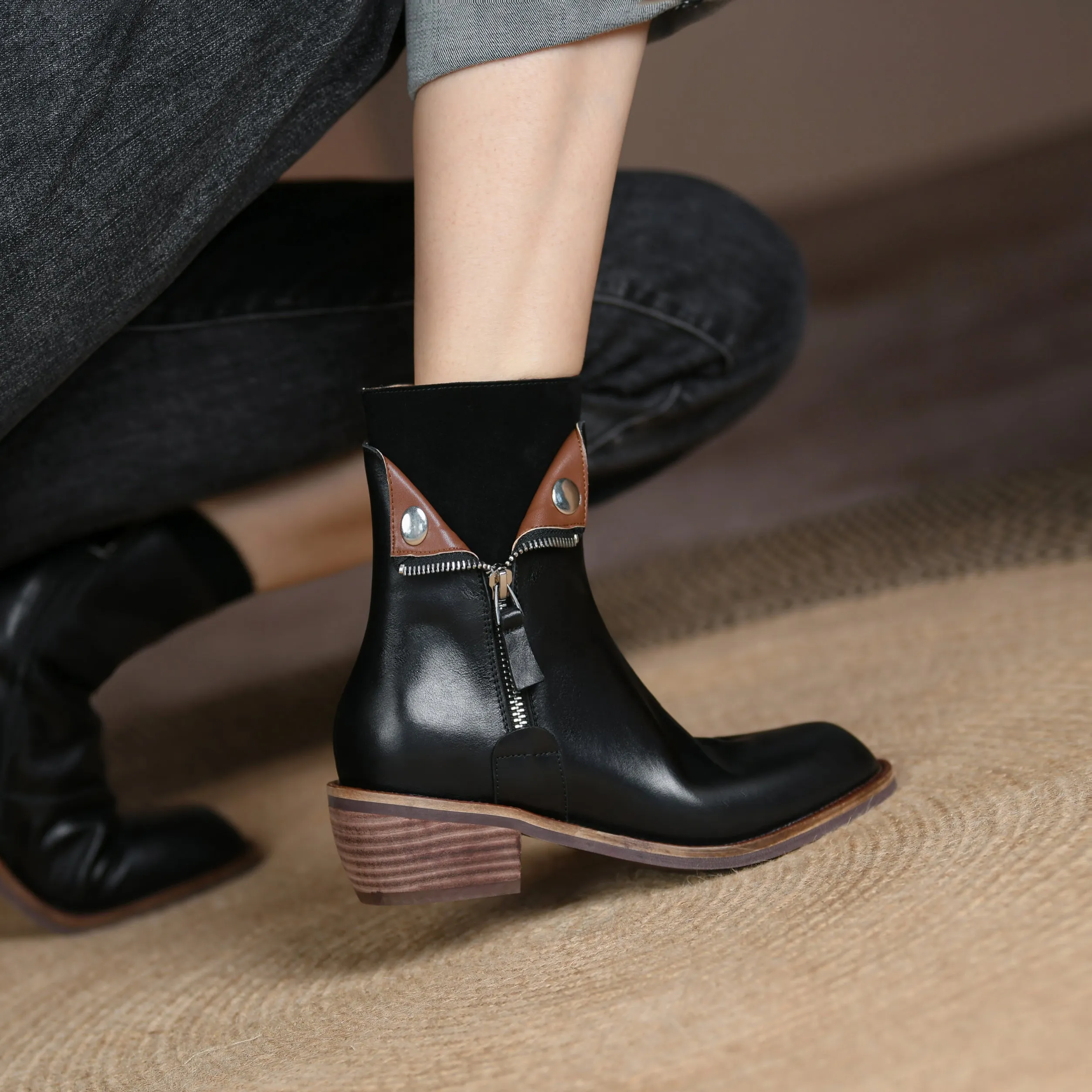 Bigsizeheels Polished round toe retro short boots - Black