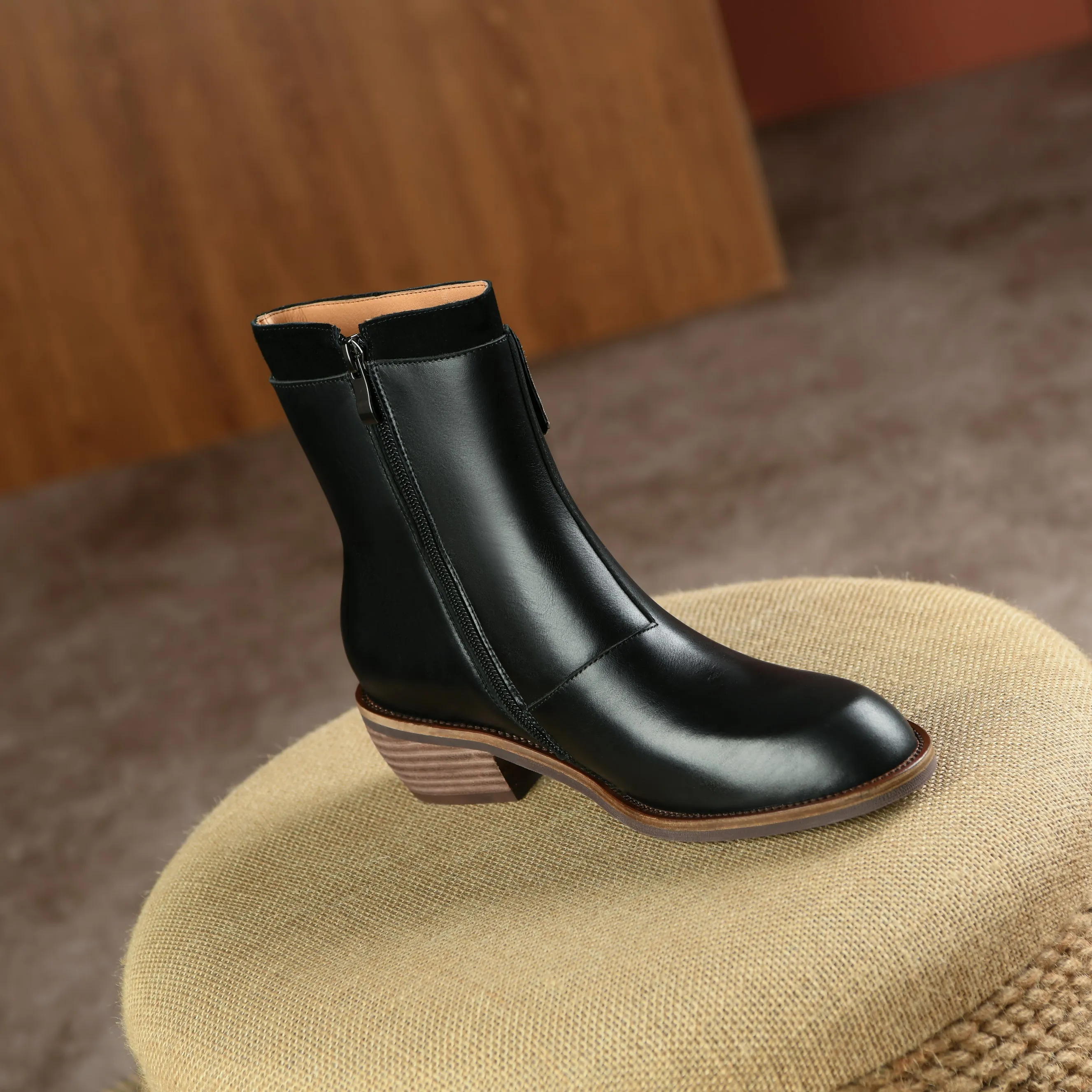 Bigsizeheels Polished round toe retro short boots - Black