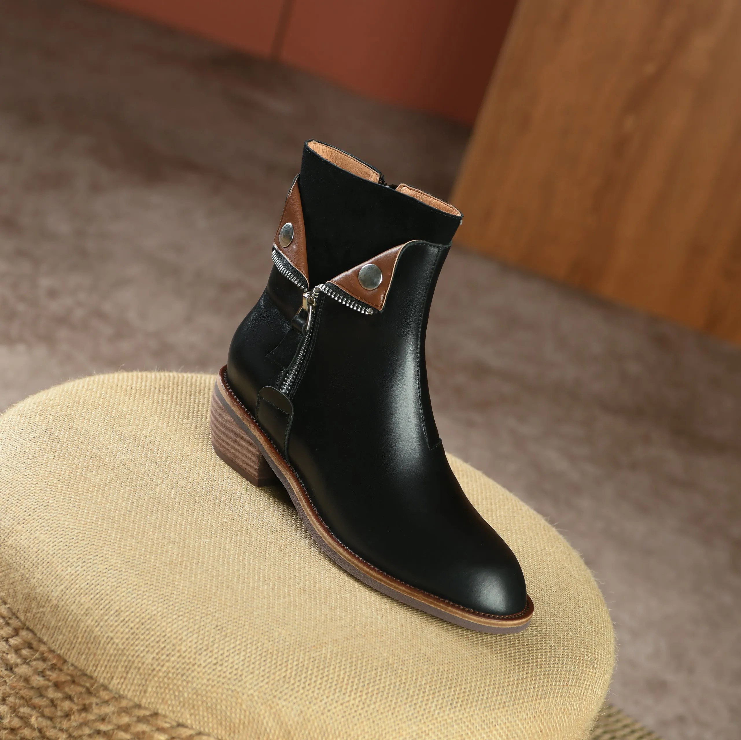 Bigsizeheels Polished round toe retro short boots - Black