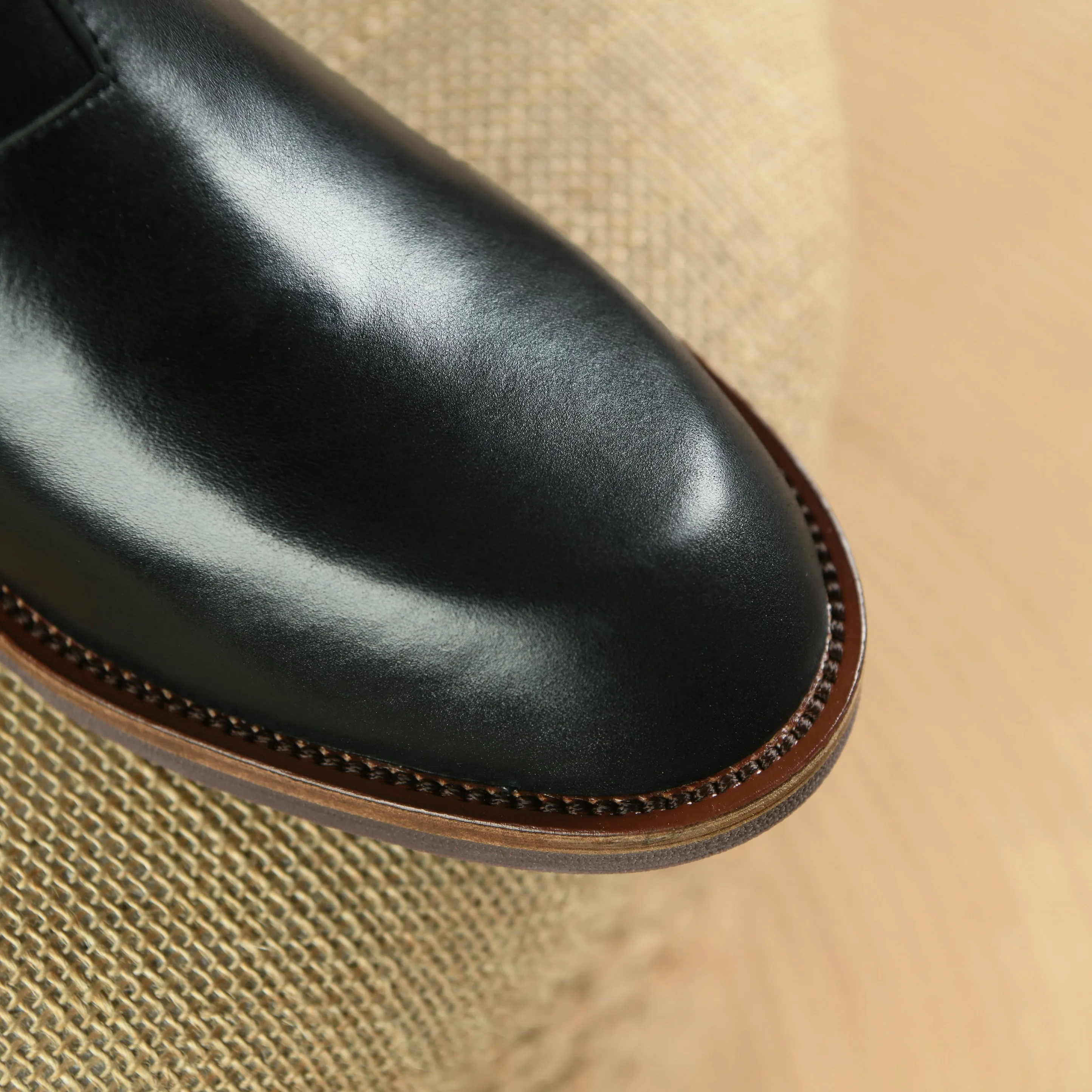 Bigsizeheels Polished round toe retro short boots - Black
