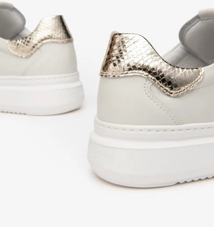 NeroGiardini Beige sneaker with gold glitter detail